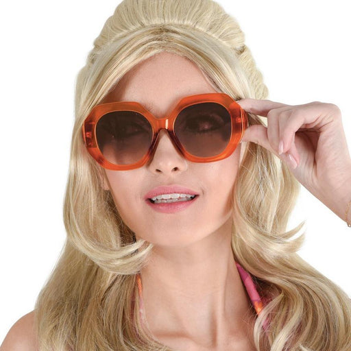 A women wearing a pair of Oversized Amber Sunglasses.