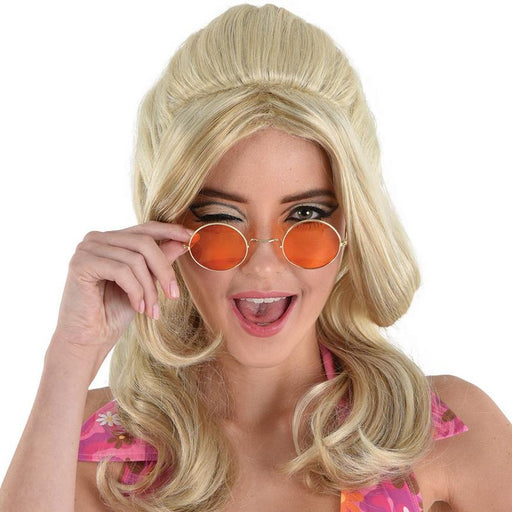 A women wearing a pair of Orange Hippie Glasses.